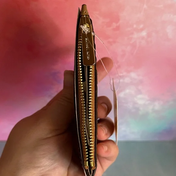 Michael Kors Jet Set Travel Medium TZ Card Case in a crocodile-embossed "Deer" - Picture 9 of 14